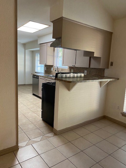 6902 Winding Trace Dr, Houston, TX 77086 - photo 5