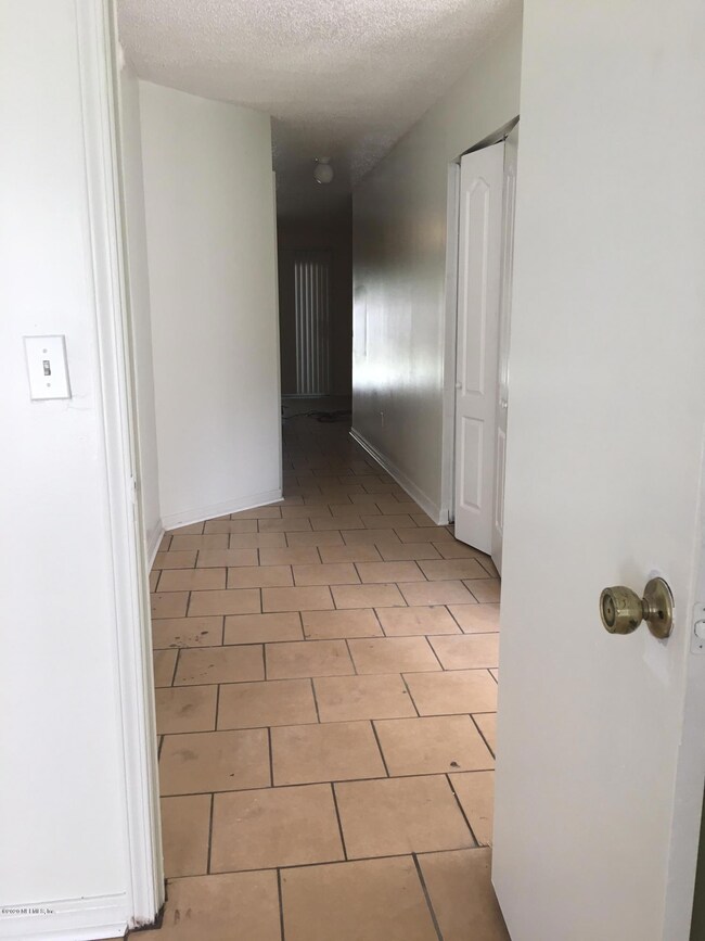 4554 Melissa Ct N, Jacksonville, FL 32210 - photo 4