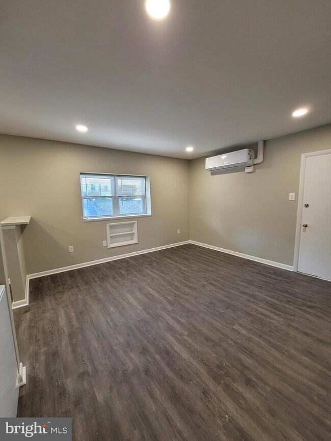 350 Main St unit 4, Schwenksville, PA 19473 - photo 3