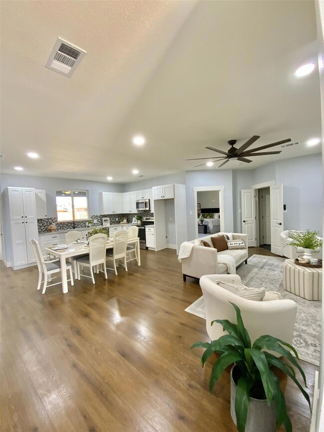 1401 Anthony St, Gainesville, TX 76240 - photo 4