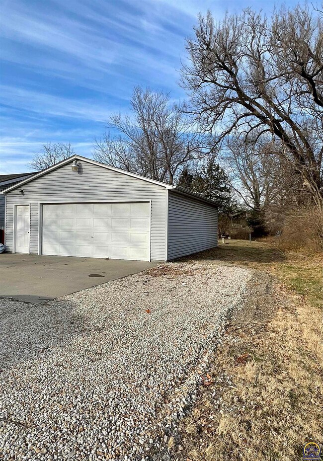 1806 SW 33rd St, Topeka, KS 66611 - photo 2