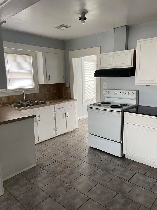 1210 W Pine Ave, Duncan, OK 73533 - photo 4