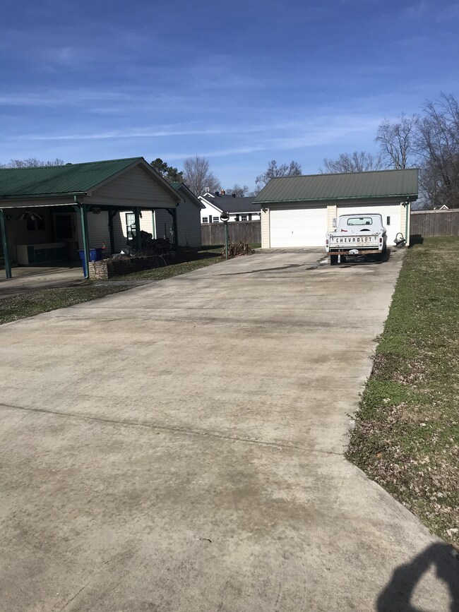 821 Shelbyview Dr, Shelbyville, TN 37160 - photo 3