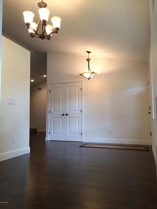 Dining to Foyer - 4620 Lime St