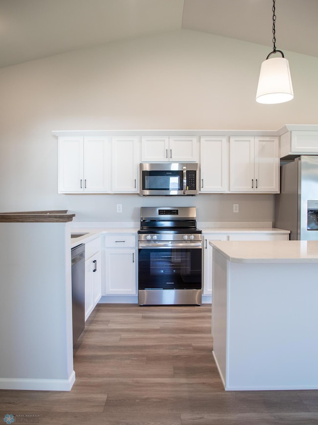 6709 Meadow View Dr S, Fargo, ND 58104 - photo 5