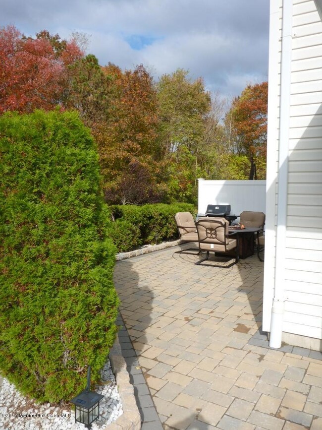 39 Phoenix Ct, Tinton Falls, NJ 07712 - photo 4