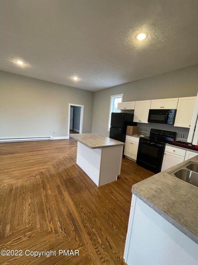 222 Learn Rd unit 2nd Fl, Tannersville, PA 18372 - photo 6