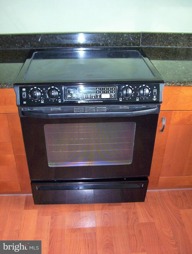 2149 Old Landing Way unit 14, Woodbridge, VA 22191 - photo 7