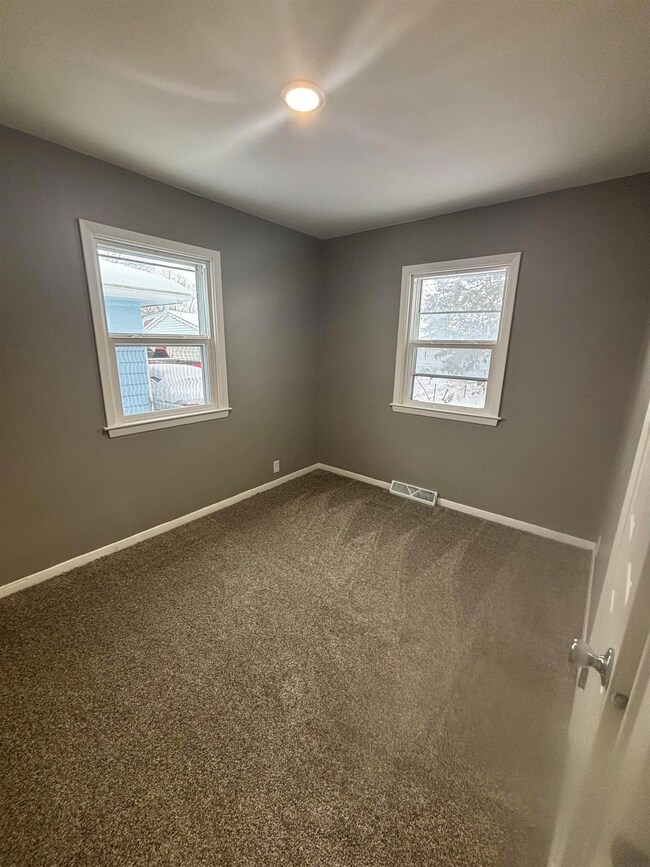 4027 Niles St, Waterloo, IA 50703 - photo 7