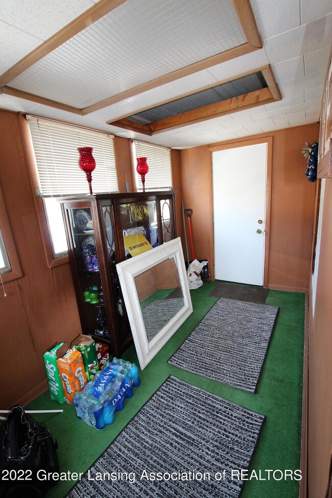 909 Clayton St, Lansing, MI 48915 - photo 6