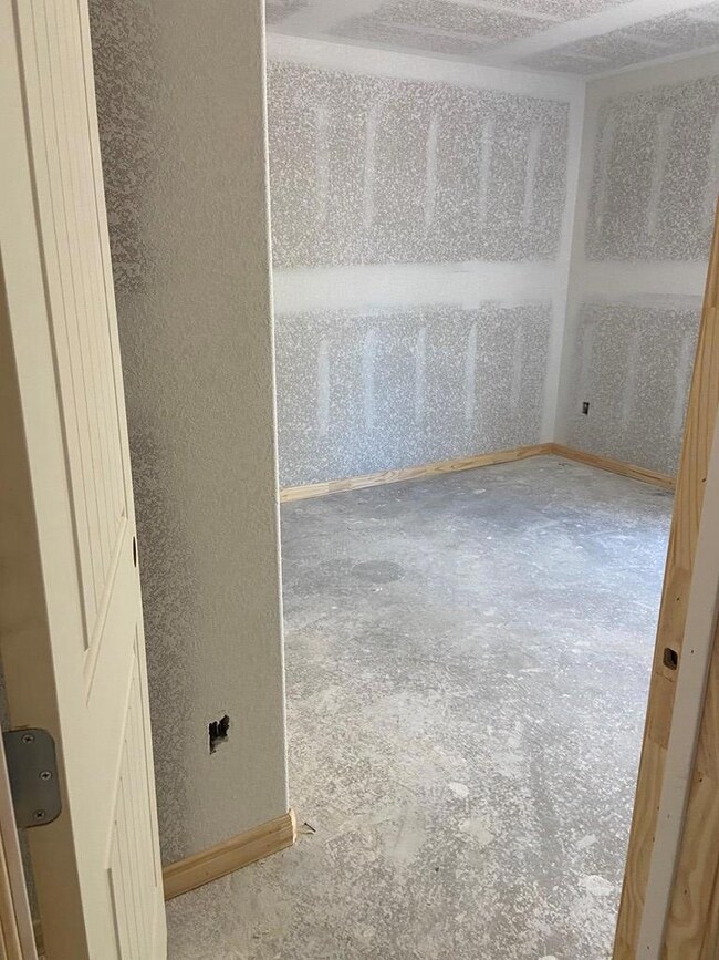 2913 4th St, Bay City, TX 77414 - photo 3