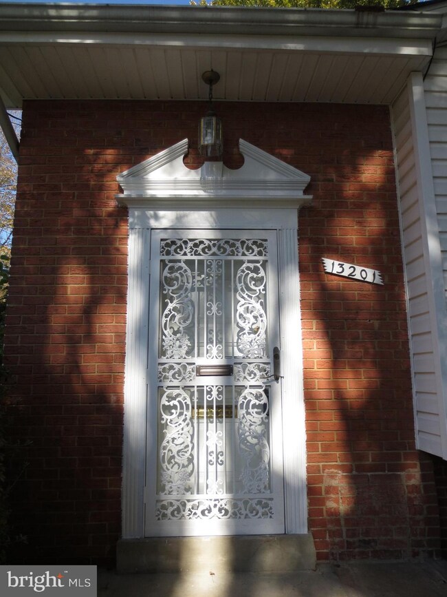 13201 Vandalia Dr, Rockville, MD 20853 - photo 3