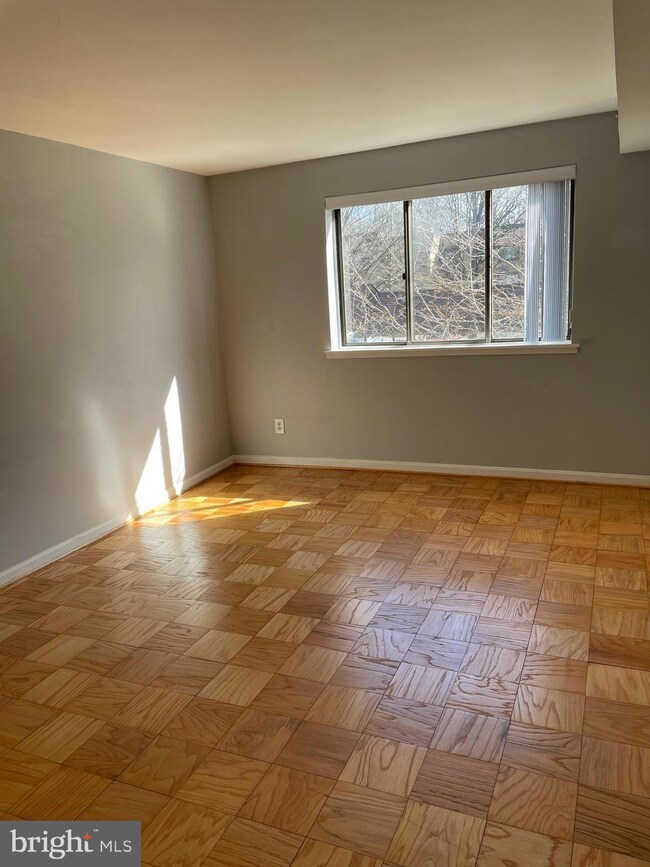 1623 Parkcrest Cir unit 201, Reston, VA 20190 - photo 4