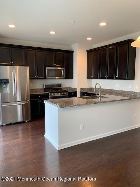 105 Waypoint Dr unit 1304, Eatontown, NJ 07724 - photo 3