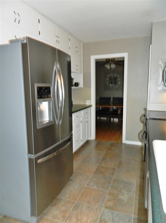 1616 Tremont St, Cedar Falls, IA 50613 - photo 5