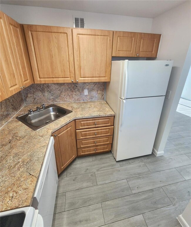 10900 SW 196th St unit 210, Cutler Bay, FL 33157 - photo 3