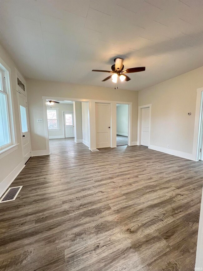 876 N Jefferson St, Berne, IN 46711 - photo 4