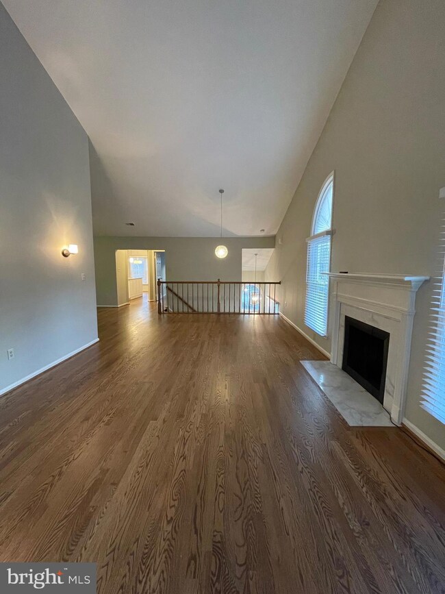 5702 Mayfair Manor Dr, Rockville, MD 20852 - photo 6