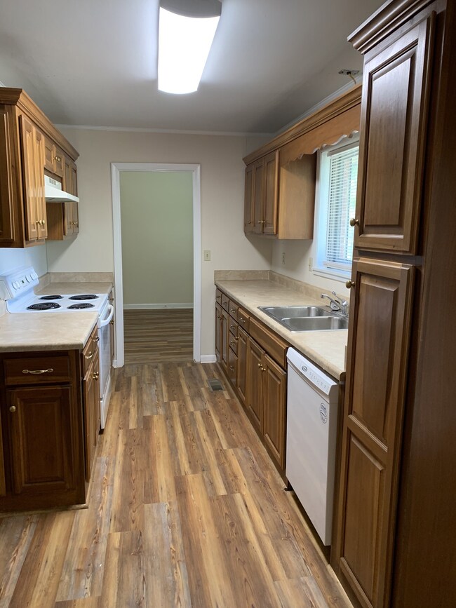 1010 Keylon St, Manchester, TN 37355 - photo 5