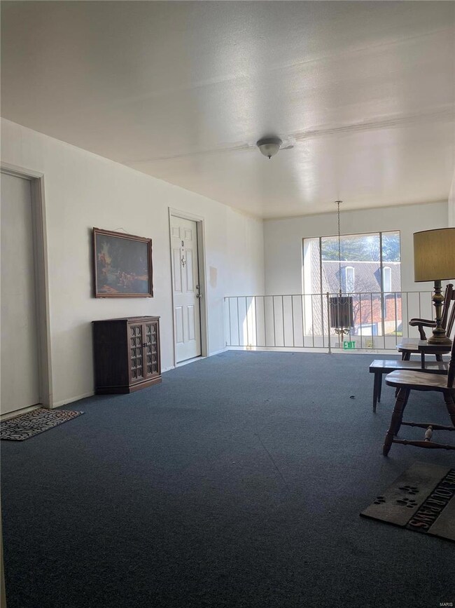 Upper level common area