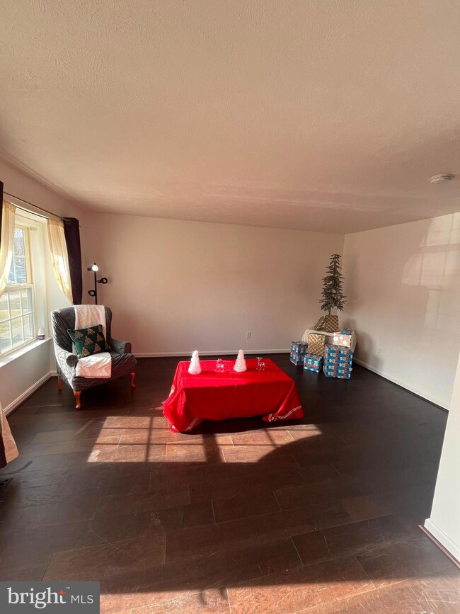 3915 Saint Michaels Square, Fredericksburg, VA 22408 - photo 4