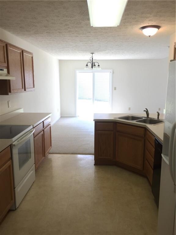 707 Pine Lake Dr, Greenwood, IN 46143 - photo 4