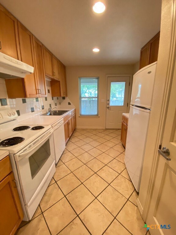 225 Scott St, San Marcos, TX 78666 - photo 2