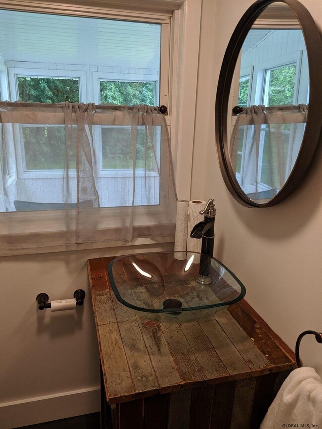 166 Jones Rd, Saratoga Springs, NY 12866 - photo 4