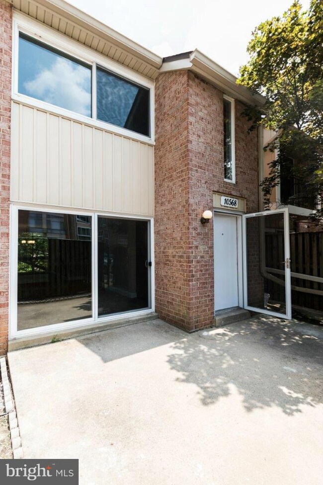 10568 Faulkner Ridge Cir, Columbia, MD 21044 - photo 2