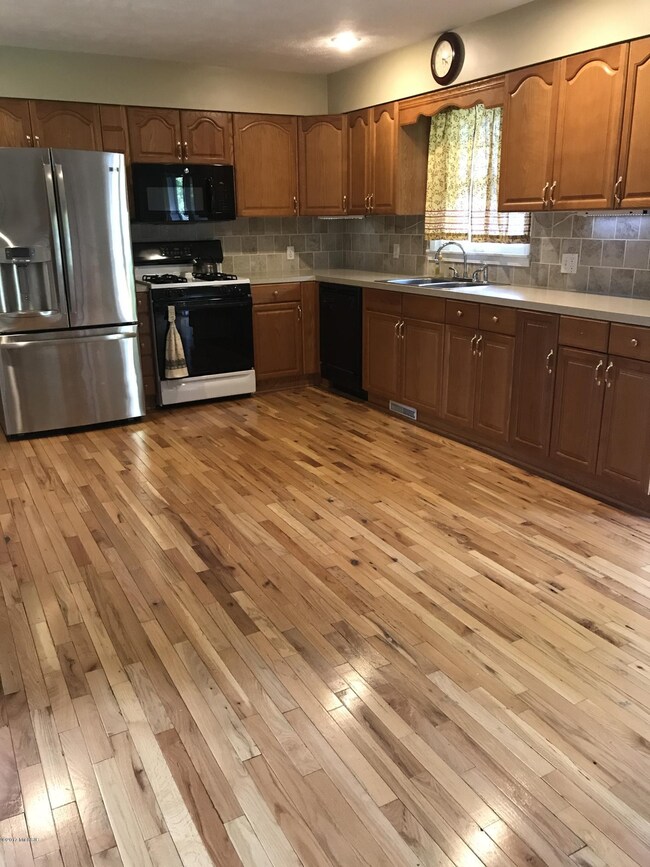 1125 Susan St, Wayland, MI 49348 - photo 7