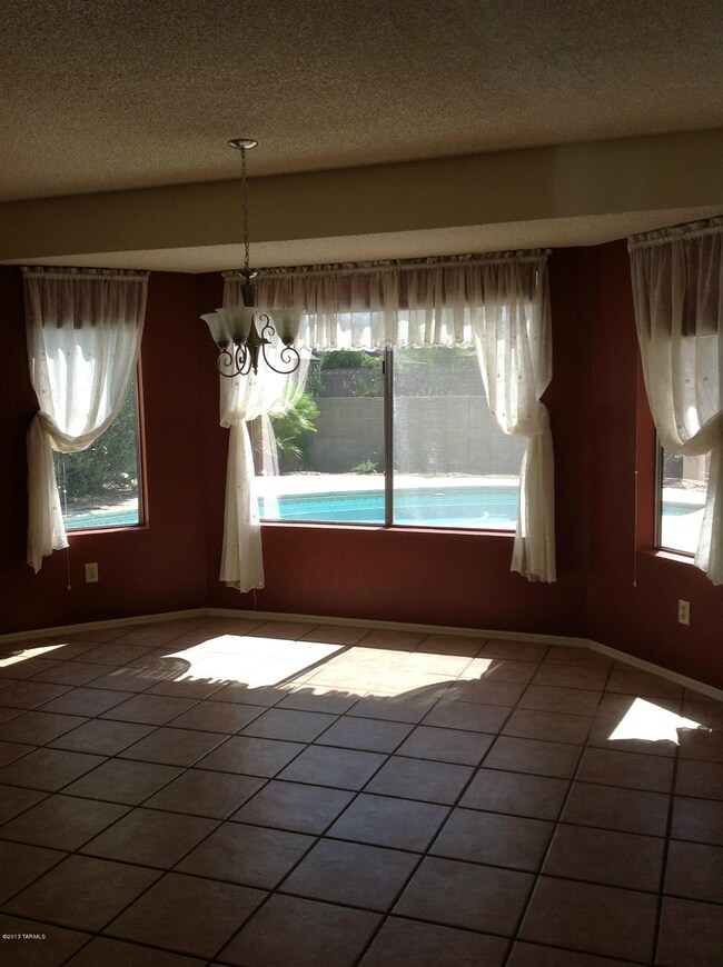 Nighthawk breakfast nook