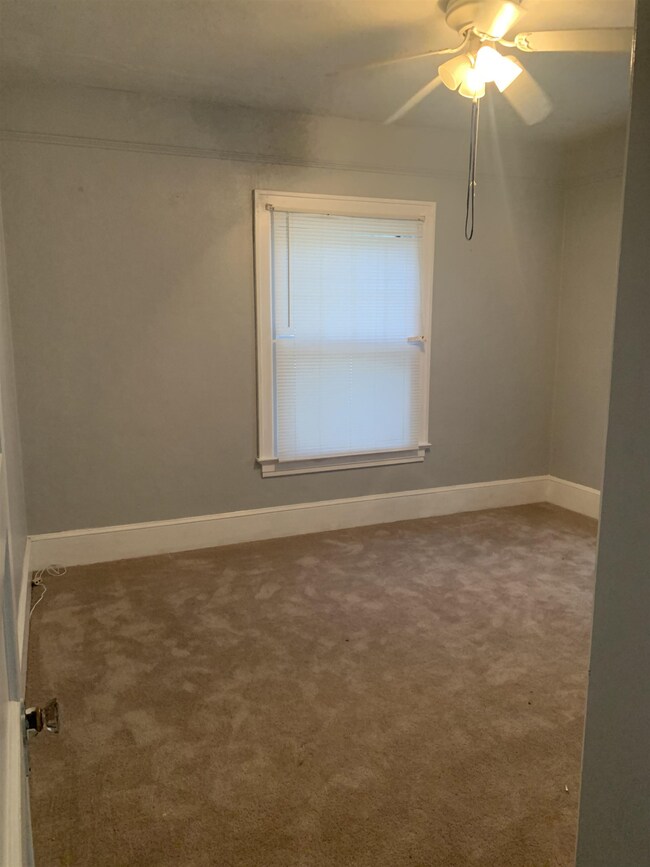 517 W Ridgeway St, Warrenton, NC 27589 - photo 4