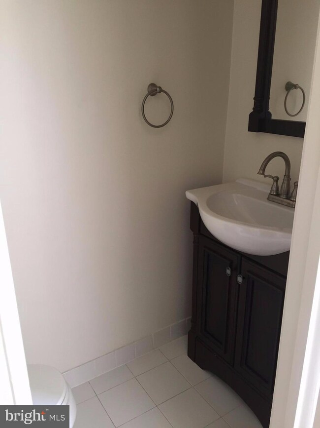 9955 Longford Ct, Vienna, VA 22181 - photo 5