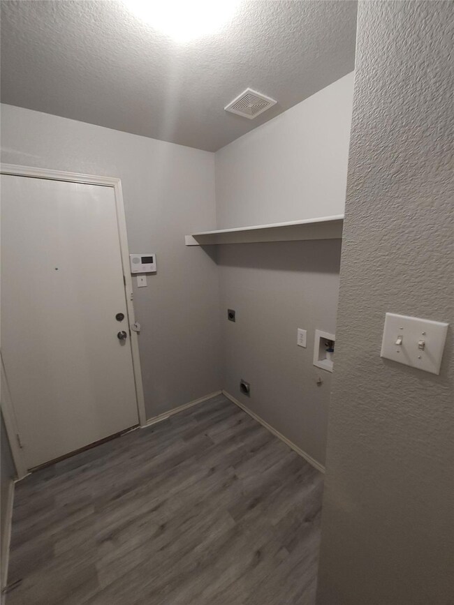 8015 Genesis Dr, Dallas, TX 75232 - photo 4