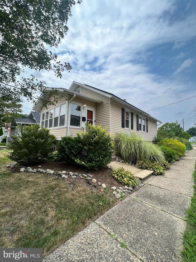 201 W 5th Ave, Runnemede, NJ 08078 - photo 2