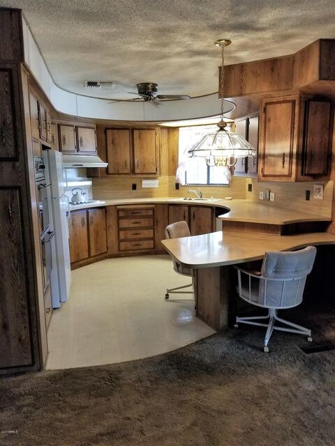 LOVELY KITCHEN