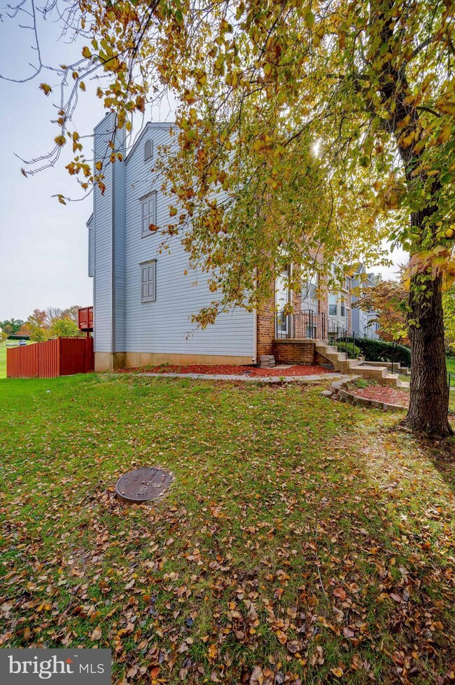 13313 Burkitts Rd, Fairfax, VA 22033 - photo 4