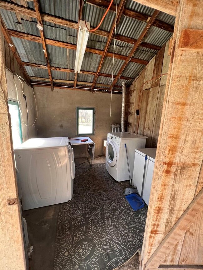 807 N Orange St unit 10BR, Fredericksburg, TX 78624 - photo 7