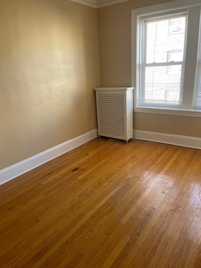 6318 N Mozart St unit 2R, Chicago, IL 60659 - photo 5