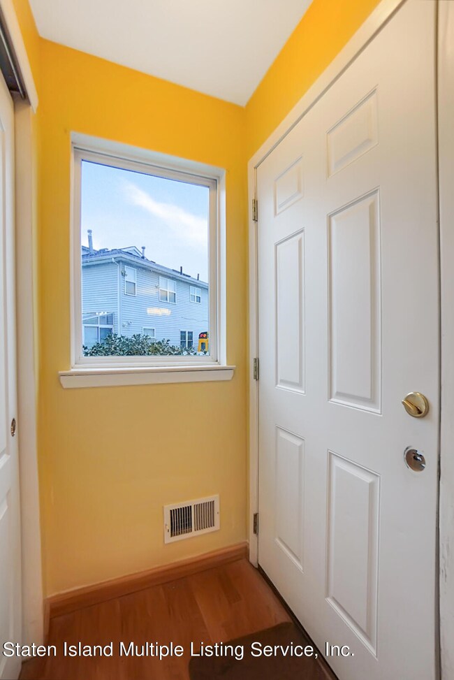 (2) ENTRY FOYER