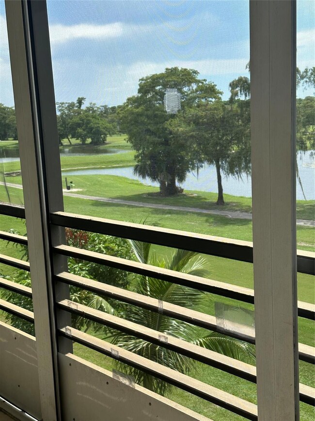 GOLF VIEWS AND LAKE AS FAR AS YOU CAN SEE