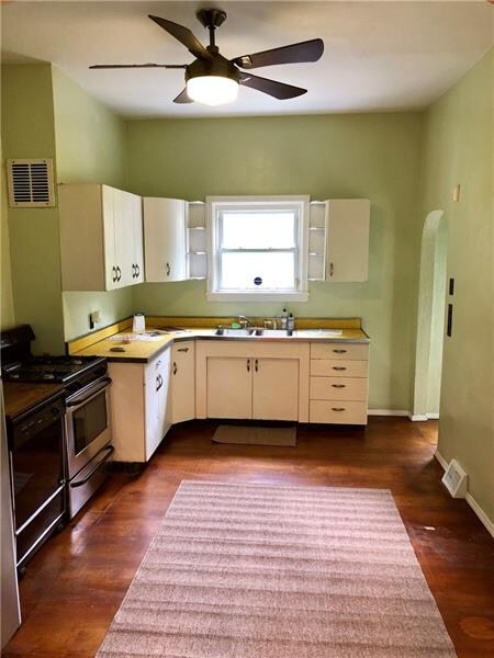 Large Eat-In Kitchen.