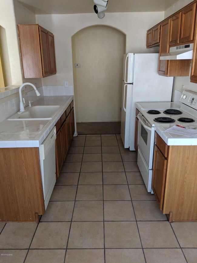 7385 S Brackenbury Dr, Tucson, AZ 85746 - photo 6