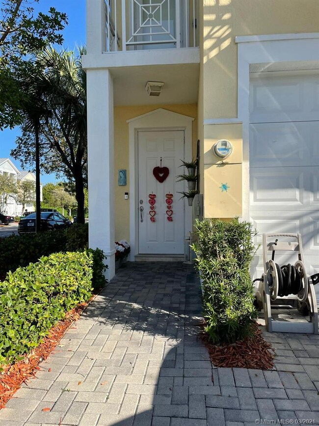 10899 NW 75th St, Doral, FL 33178 - photo 2