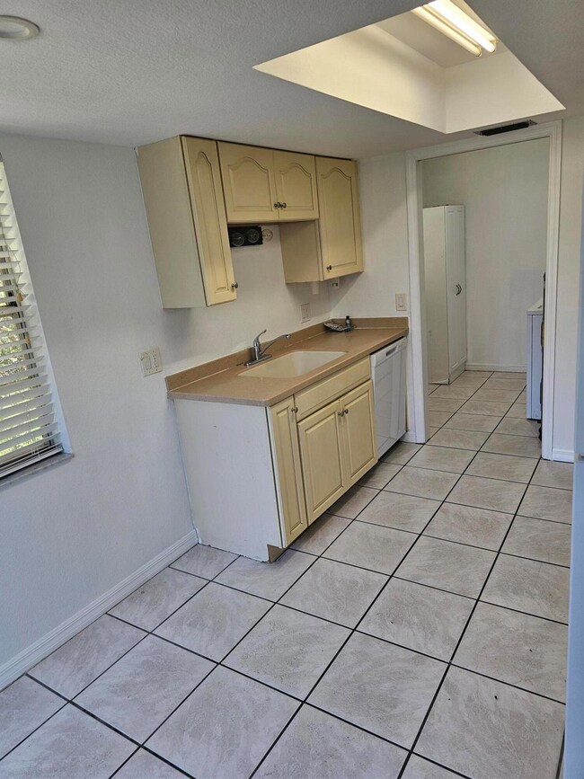 22481 Westchester Blvd unit B47, Punta Gorda, FL 33980 - photo 7