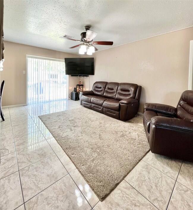 1122 Forestburg Dr, Houston, TX 77038 - photo 3