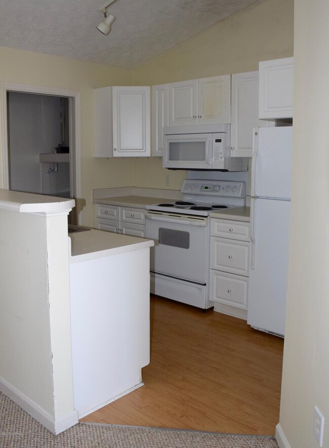 1106 Tomlinson_Kitchen_1