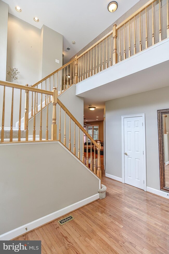 4900 Fox Creek Ct, Chantilly, VA 20151 - photo 4