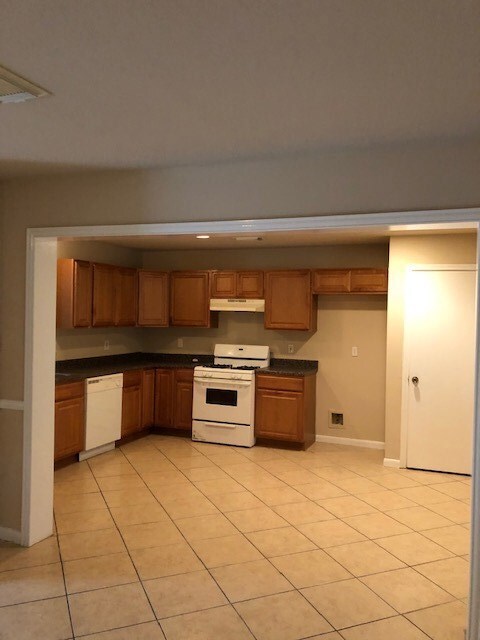 8411 Battleoak Dr, Houston, TX 77040 - photo 6