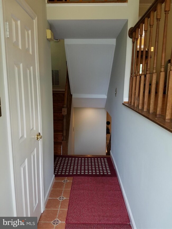 5710 Mason Bluff Dr, Burke, VA 22015 - photo 2